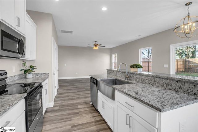 110 W 4th Avenue, Easley, SC 29640