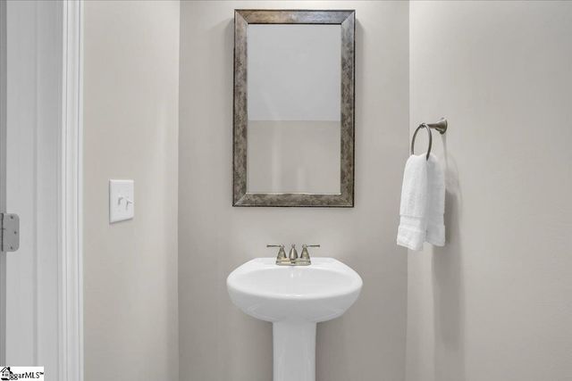 110 W 4th Avenue, Easley, SC 29640