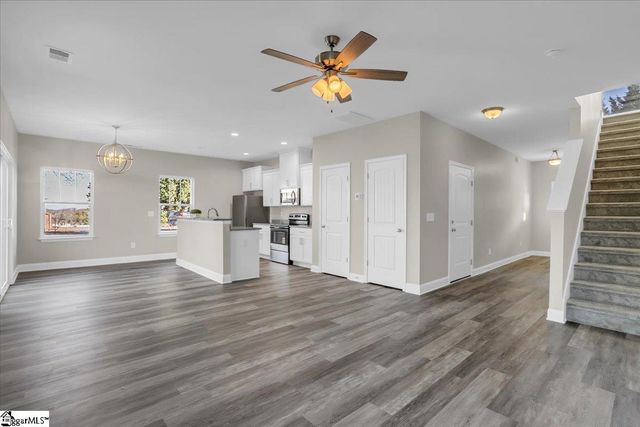 110 W 4th Avenue, Easley, SC 29640