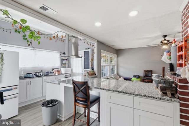 26 MYRTLE LN, Levittown, PA 19054