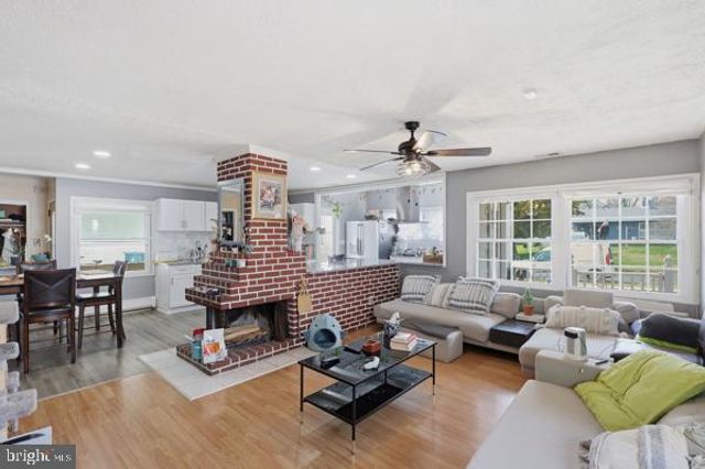 26 MYRTLE LN, Levittown, PA 19054