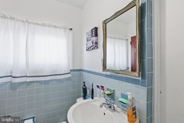 26 MYRTLE LN, Levittown, PA 19054
