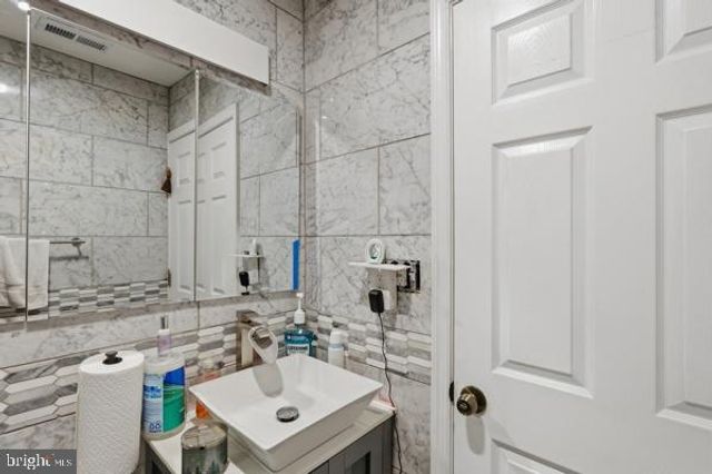 26 MYRTLE LN, Levittown, PA 19054
