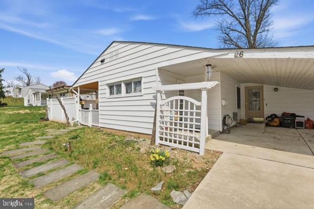 26 MYRTLE LN, Levittown, PA 19054