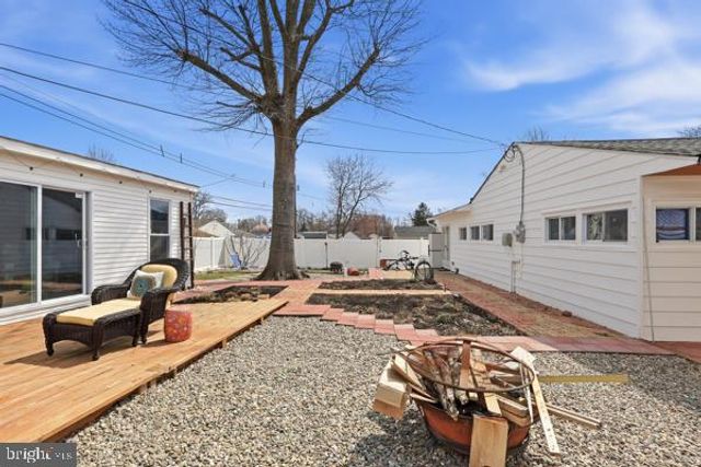 26 MYRTLE LN, Levittown, PA 19054
