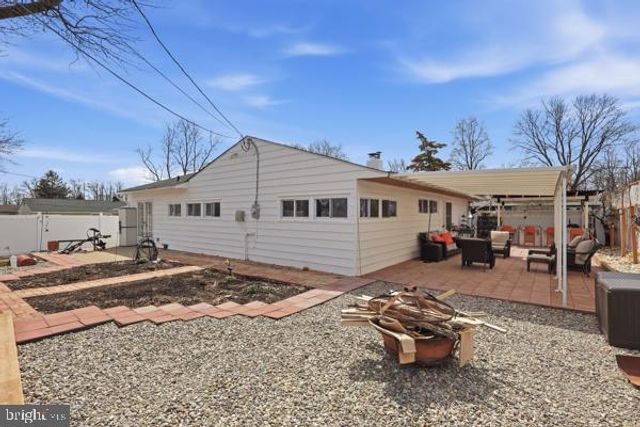 26 MYRTLE LN, Levittown, PA 19054