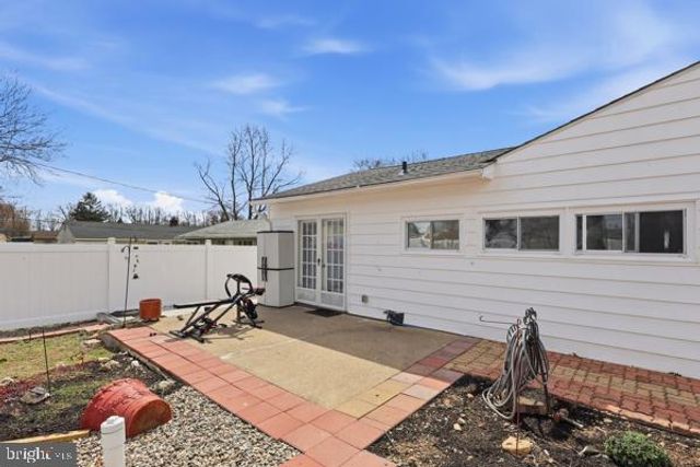 26 MYRTLE LN, Levittown, PA 19054