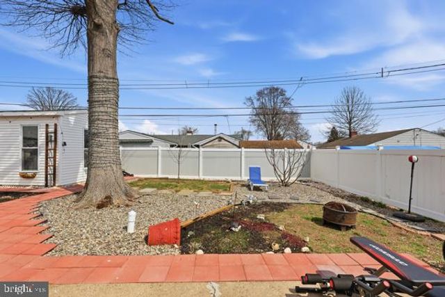 26 MYRTLE LN, Levittown, PA 19054