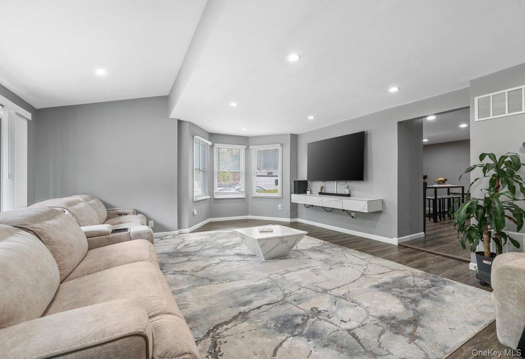466 Long Island Avenue, Medford, NY 11763 — photo 2
