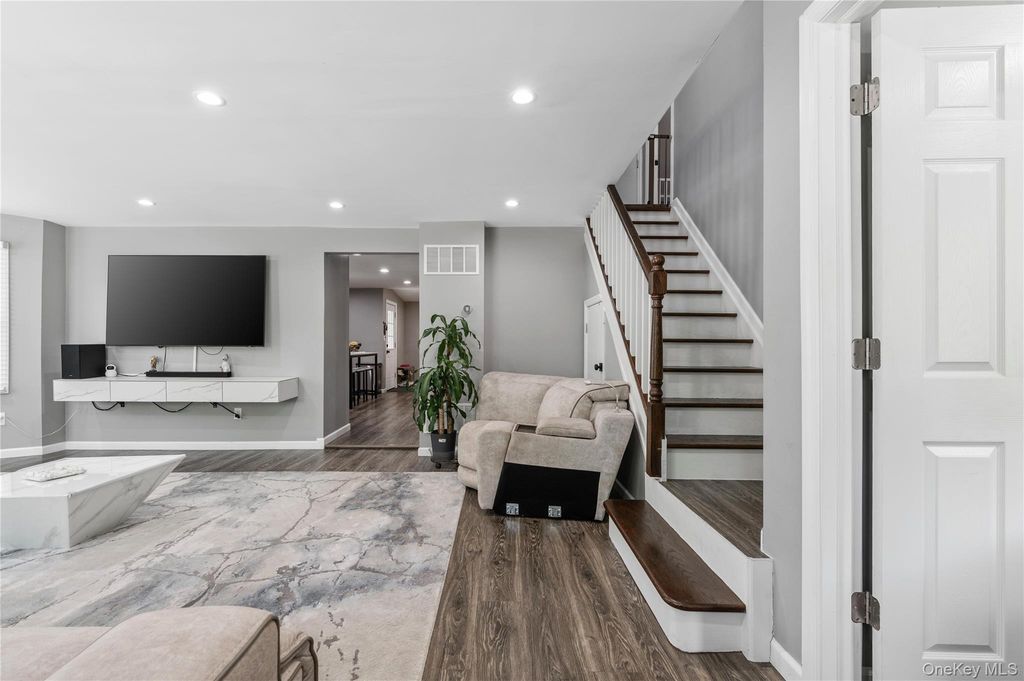 466 Long Island Avenue, Medford, NY 11763 — photo 3