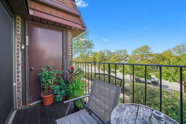 195 W Brandon Court A33, Palatine, IL 60067