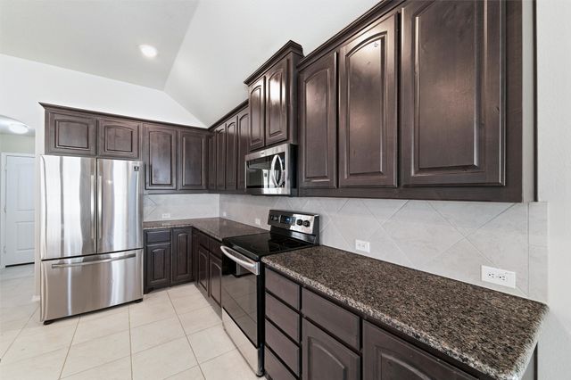 104 Cadyn Drive, Keene, TX 76059