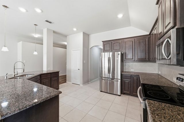 104 Cadyn Drive, Keene, TX 76059