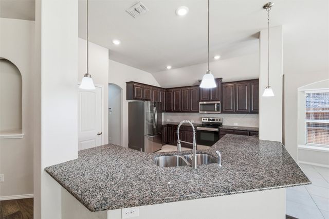 104 Cadyn Drive, Keene, TX 76059