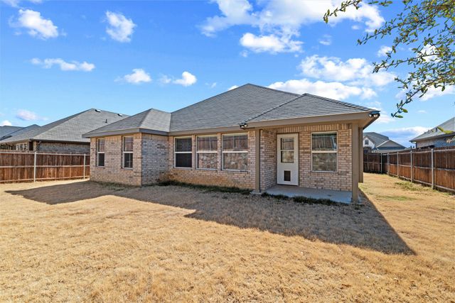 104 Cadyn Drive, Keene, TX 76059