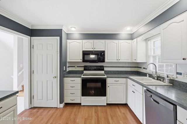 9204 Lakeridge Dr, Louisville, KY 40272