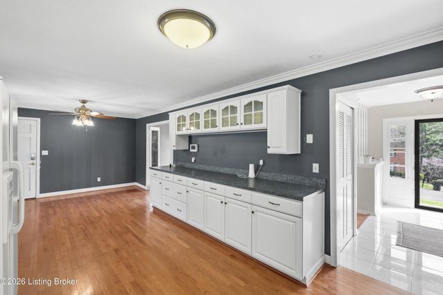 9204 Lakeridge Dr, Louisville, KY 40272