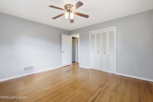 9204 Lakeridge Dr, Louisville, KY 40272