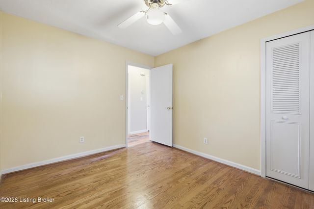 9204 Lakeridge Dr, Louisville, KY 40272