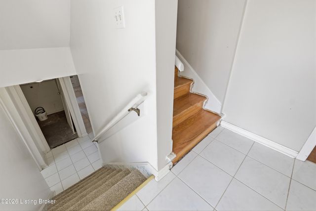 9204 Lakeridge Dr, Louisville, KY 40272