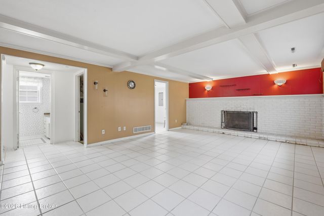 9204 Lakeridge Dr, Louisville, KY 40272