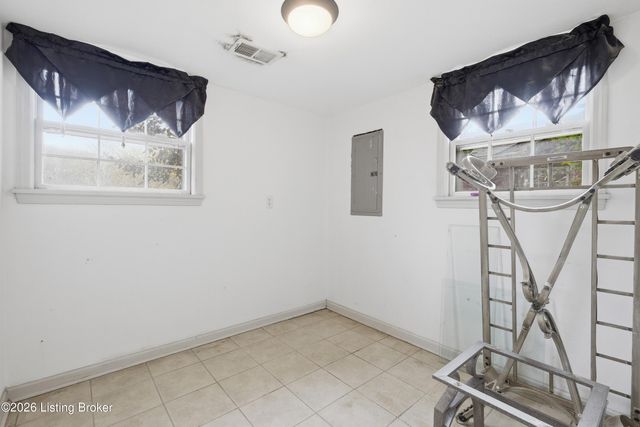 9204 Lakeridge Dr, Louisville, KY 40272