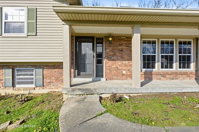 9204 Lakeridge Dr, Louisville, KY 40272