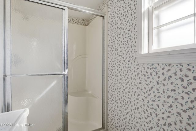 9204 Lakeridge Dr, Louisville, KY 40272