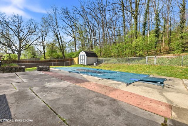 9204 Lakeridge Dr, Louisville, KY 40272