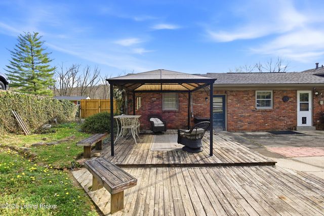 9204 Lakeridge Dr, Louisville, KY 40272