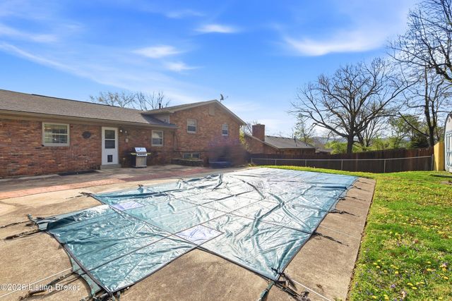 9204 Lakeridge Dr, Louisville, KY 40272