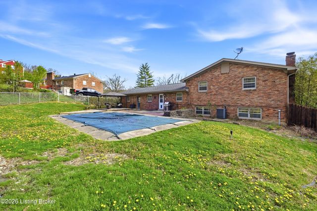 9204 Lakeridge Dr, Louisville, KY 40272