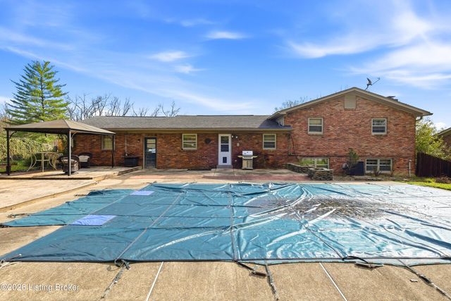 9204 Lakeridge Dr, Louisville, KY 40272