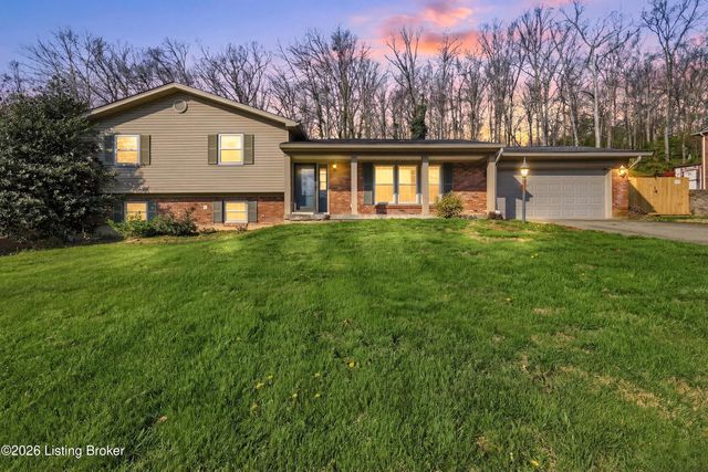 9204 Lakeridge Dr, Louisville, KY 40272