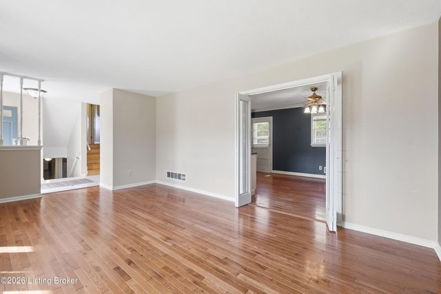 9204 Lakeridge Dr, Louisville, KY 40272