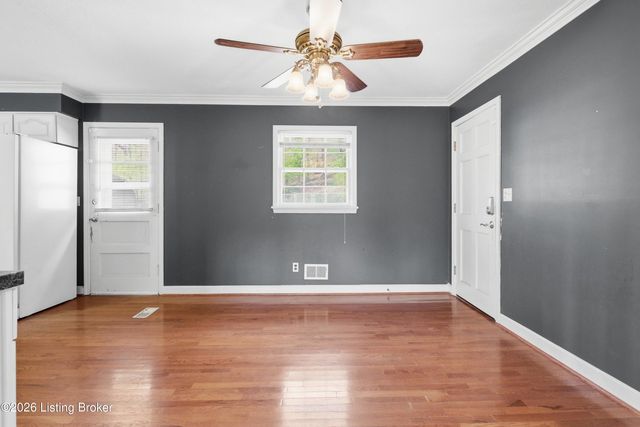 9204 Lakeridge Dr, Louisville, KY 40272