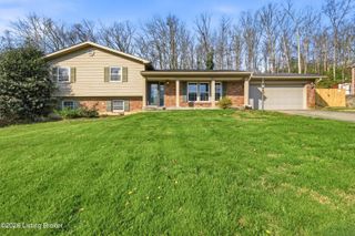 9204 Lakeridge Dr, Louisville, KY 40272