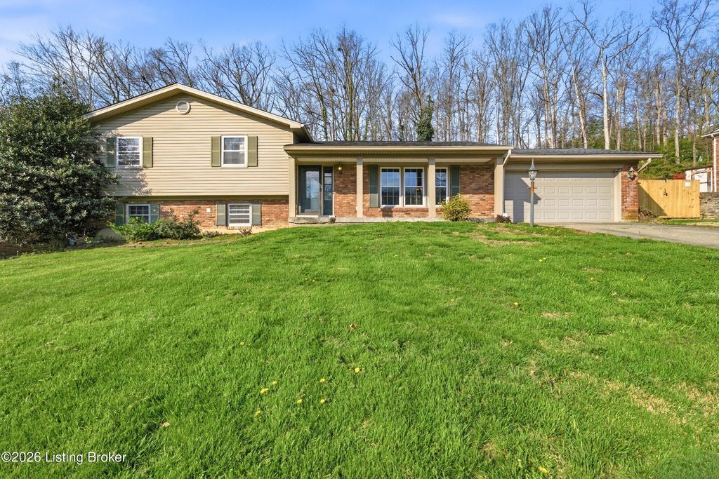 9204 Lakeridge Dr, Louisville, KY 40272