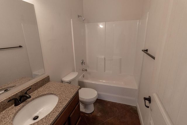 1413 PARIS RD 101, Columbia, MO 65201