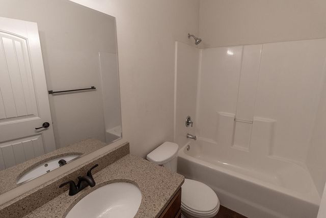 1413 PARIS RD 101, Columbia, MO 65201