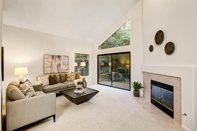 2050 Campton Cir, Gold River, CA 95670