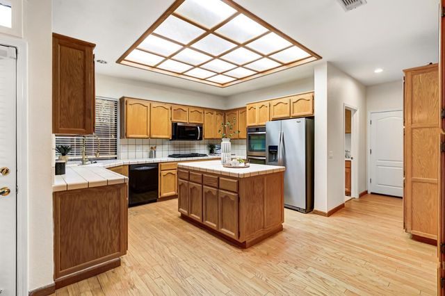 2050 Campton Cir, Gold River, CA 95670