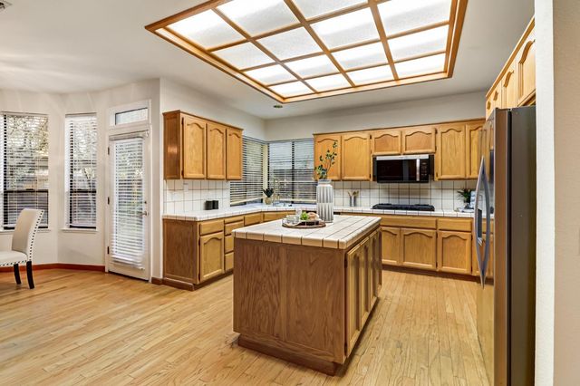 2050 Campton Cir, Gold River, CA 95670