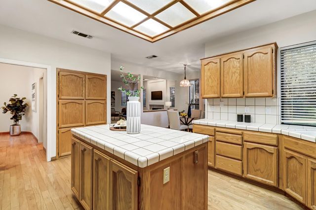 2050 Campton Cir, Gold River, CA 95670