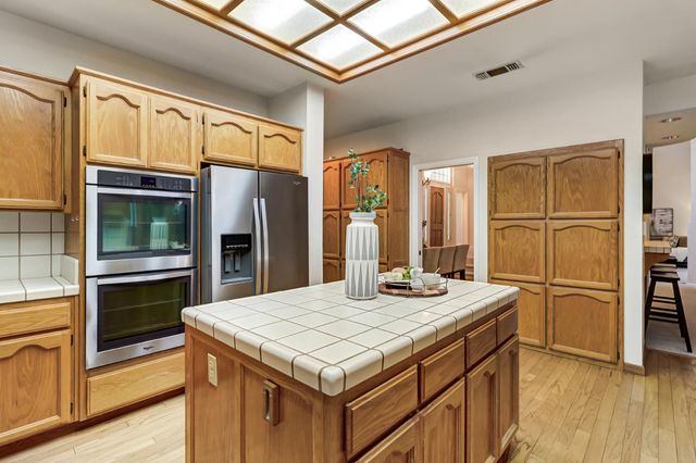 2050 Campton Cir, Gold River, CA 95670