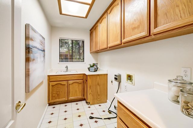 2050 Campton Cir, Gold River, CA 95670