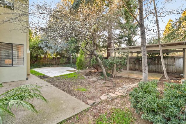 2050 Campton Cir, Gold River, CA 95670