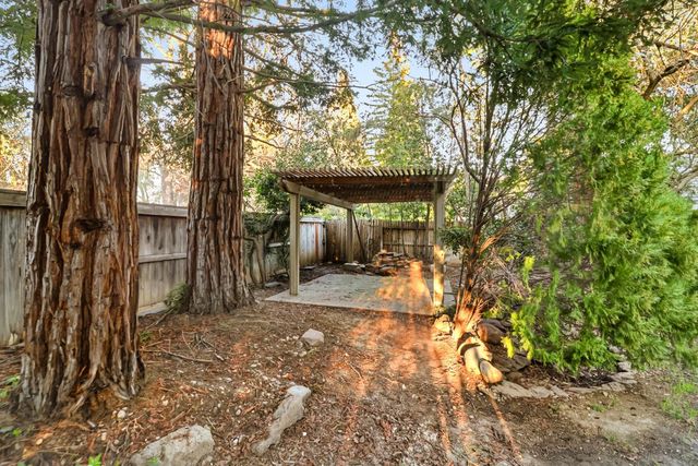 2050 Campton Cir, Gold River, CA 95670