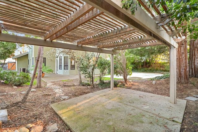 2050 Campton Cir, Gold River, CA 95670