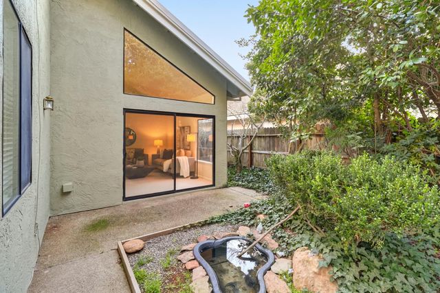 2050 Campton Cir, Gold River, CA 95670